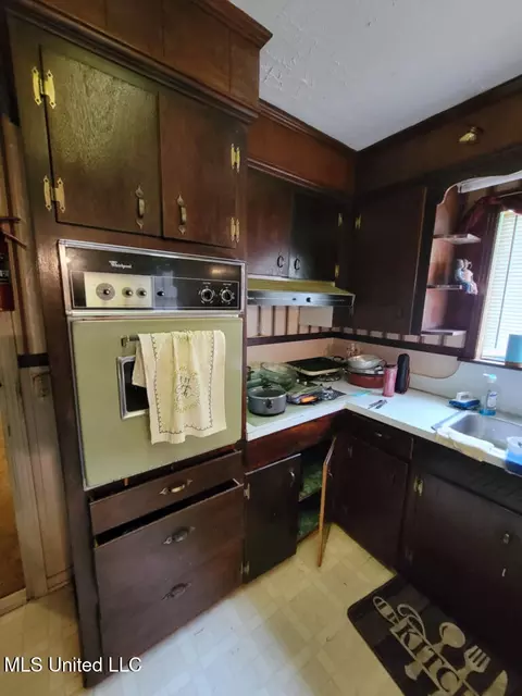Kitchen - 1405 Dianne Dr, Jackson, MS 39204 photo 2 of 2
