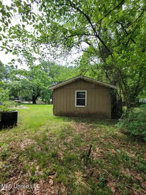 Exterior - 1405 Dianne Dr, Jackson, MS 39204 photo 4 of 4