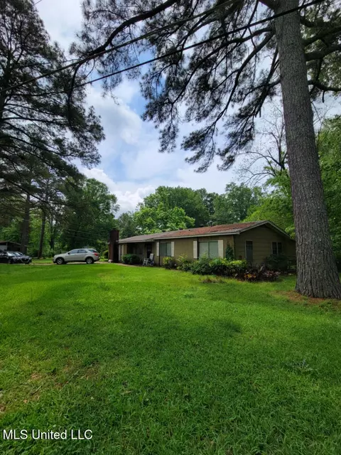 Exterior - 1405 Dianne Dr, Jackson, MS 39204 photo 2 of 4