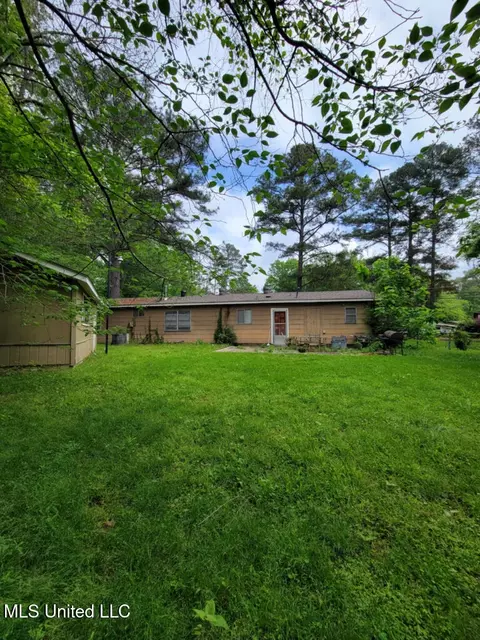 Exterior - 1405 Dianne Dr, Jackson, MS 39204 photo 3 of 4