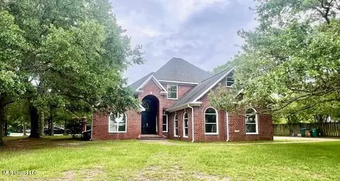 2513 Duck Lake Dr, Moss Point, MS 39563