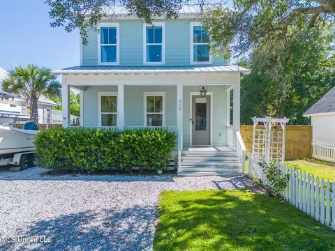 304 Ballentine St, Bay Saint Louis, MS 39520