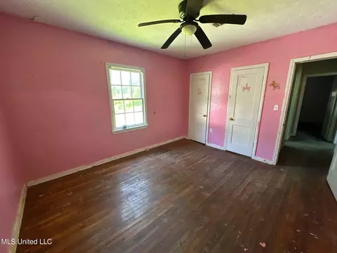 Bedroom - 117 SE 5th Ave, Magee, MS 39111 photo 2 of 4