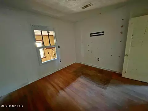 Bedroom - 117 SE 5th Ave, Magee, MS 39111 photo 1 of 4