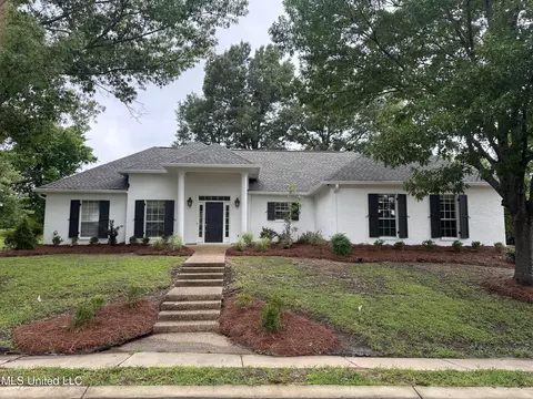 119 Middle Field Dr, Canton, MS 39046