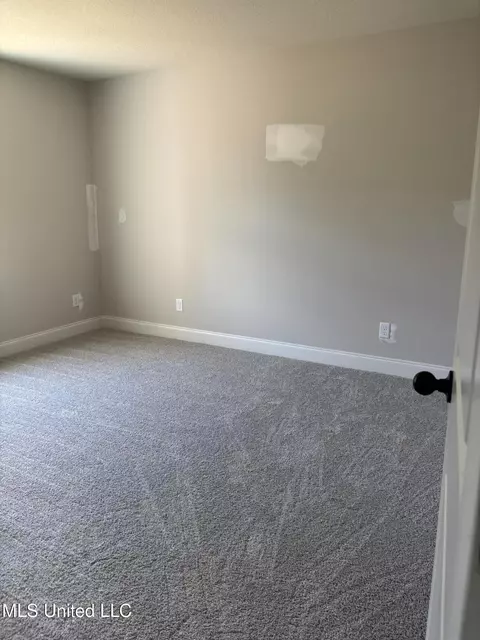Bedroom - 966 Buttermilk Dr, Nesbit, MS 38651 photo 2 of 4