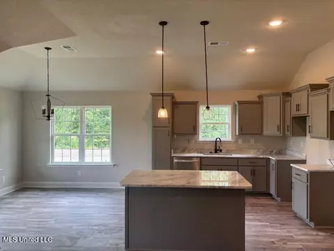 Kitchen - 966 Buttermilk Dr, Nesbit, MS 38651 photo 1 of 2