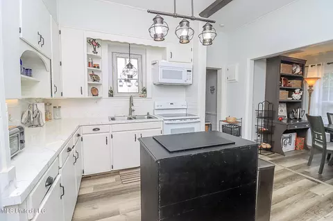 Kitchen - 113 Cunningham St, Terry, MS 39170 photo 1 of 4