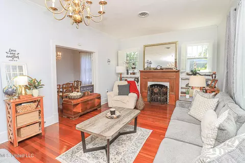 Living - 113 Cunningham St, Terry, MS 39170 photo 3 of 4