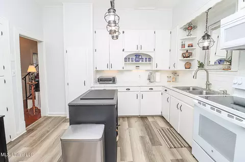Kitchen - 113 Cunningham St, Terry, MS 39170 photo 2 of 4