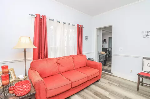 Living - 113 Cunningham St, Terry, MS 39170 photo 4 of 4
