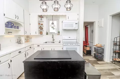 Kitchen - 113 Cunningham St, Terry, MS 39170 photo 4 of 4