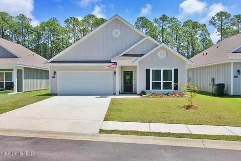 7717 Coral Ln, Ocean Springs, MS 39564