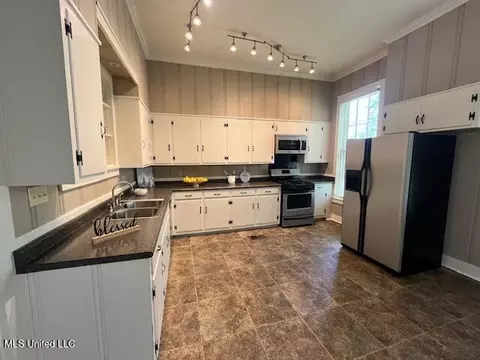 Kitchen - 751 S Main St, Grenada, MS 38901 photo 1 of 1