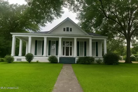 751 S Main St, Grenada, MS 38901
