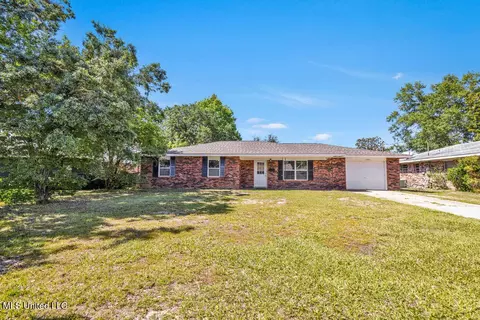 1732 Thomas Jefferson Dr, Biloxi, MS 39531
