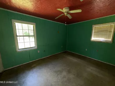 Bedroom - 709 Melvin Leach Rd, Union, MS 39365 photo 5 of 8