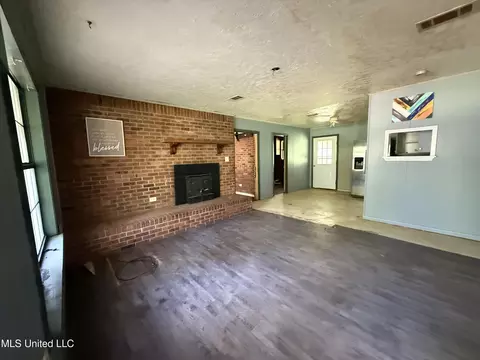 Living - 709 Melvin Leach Rd, Union, MS 39365 photo 1 of 4