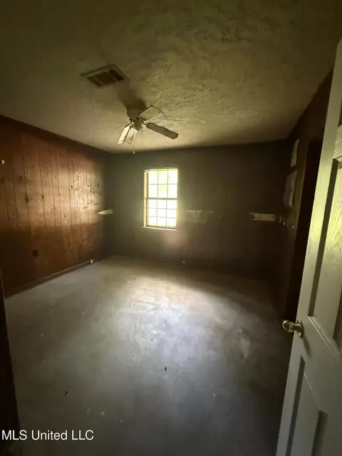 Bedroom - 709 Melvin Leach Rd, Union, MS 39365 photo 3 of 8