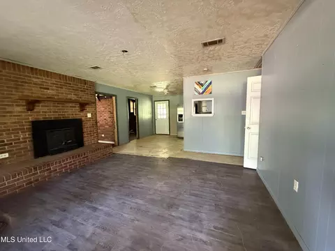 Living - 709 Melvin Leach Rd, Union, MS 39365 photo 2 of 4