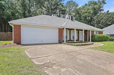 Exterior - 128 Chestnut Dr, Brandon, MS 39047 photo 3 of 7