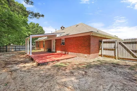 Exterior - 128 Chestnut Dr, Brandon, MS 39047 photo 5 of 7