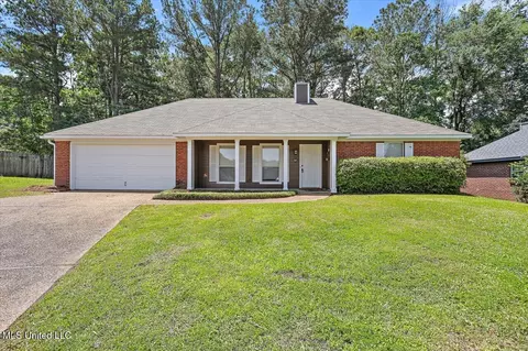 128 Chestnut Dr, Brandon, MS 39047