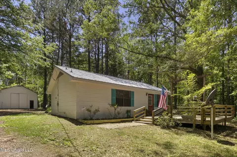 156 Country Estates Rd, Florence, MS 39073