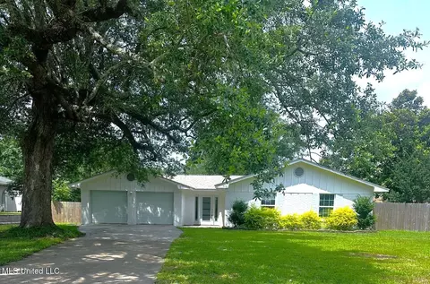 7 Villa Cove Dr, Gulfport, MS 39507