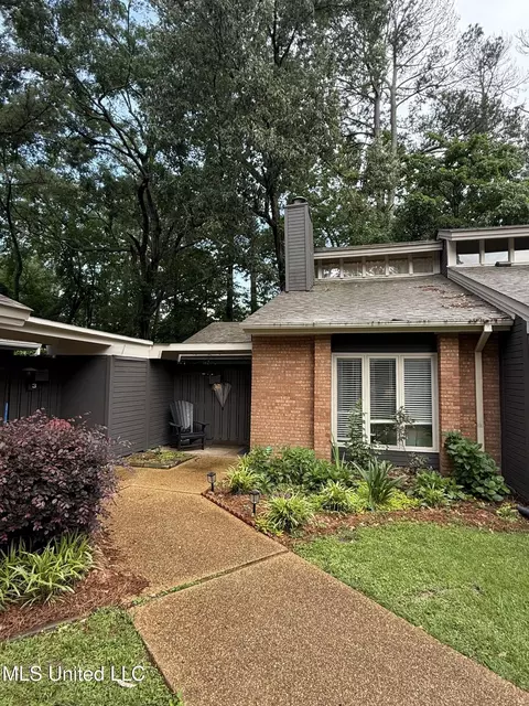200 Woodgreen Dr #4, Madison, MS 39110