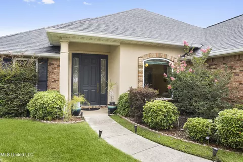 311 Pinecrest Blvd, Long Beach, MS 39560 photo 2