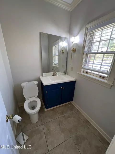 Bath - 1 Village Green Cir, Jackson, MS 39211 photo 6 of 6