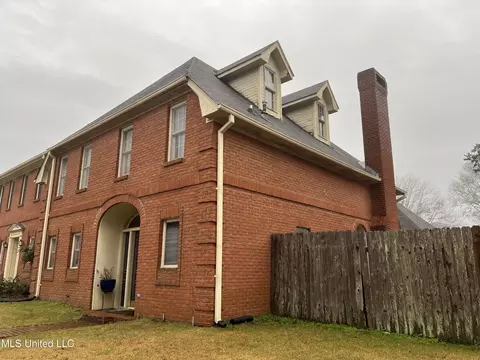 Exterior - 1 Village Green Cir, Jackson, MS 39211 photo 4 of 9