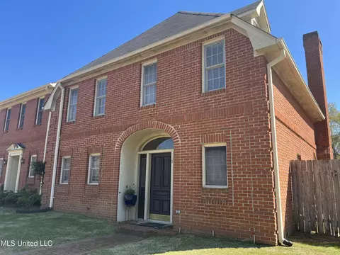 1 Village Green Cir, Jackson, MS 39211