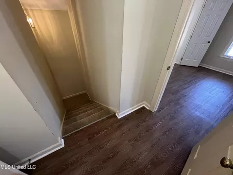 Entry Way - 1 Village Green Cir, Jackson, MS 39211 photo 2 of 2