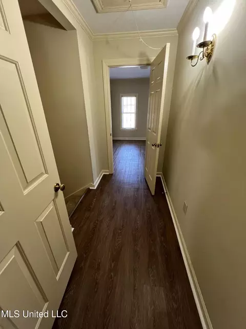 Entry Way - 1 Village Green Cir, Jackson, MS 39211 photo 1 of 2