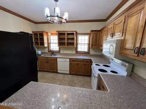 Kitchen - 1 Village Green Cir, Jackson, MS 39211 photo 2 of 2