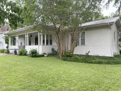 1303 River Rd, Greenwood, MS 38930