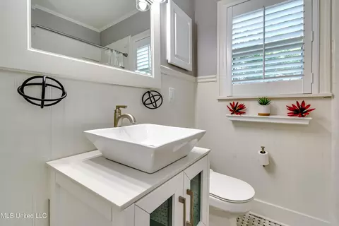 Bath - 1808 Myrtle St, Jackson, MS 39202 photo 3 of 4