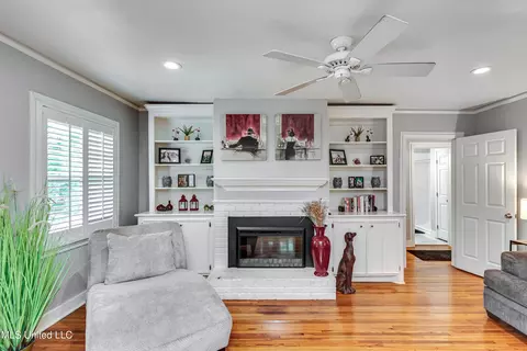 Living - 1808 Myrtle St, Jackson, MS 39202 photo 2 of 5