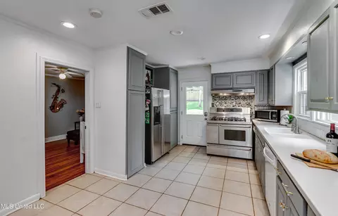 Kitchen - 1808 Myrtle St, Jackson, MS 39202 photo 6 of 8