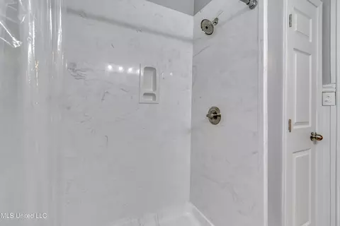 Bath - 1808 Myrtle St, Jackson, MS 39202 photo 4 of 4