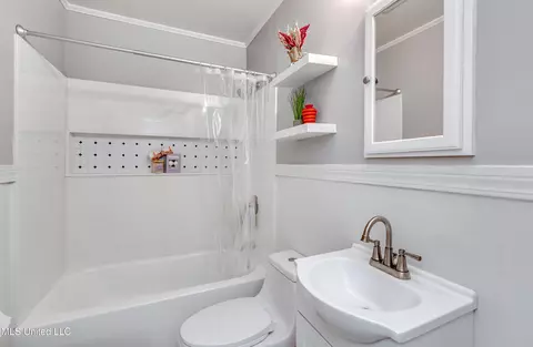 Bath - 1808 Myrtle St, Jackson, MS 39202 photo 1 of 4