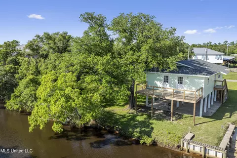 2183 Mole Dr, Bay Saint Louis, MS 39520