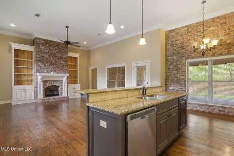 Living - 219 Bellamy Ct, Flowood, MS 39232 photo 3 of 4