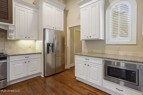 Kitchen - 219 Bellamy Ct, Flowood, MS 39232 photo 3 of 3