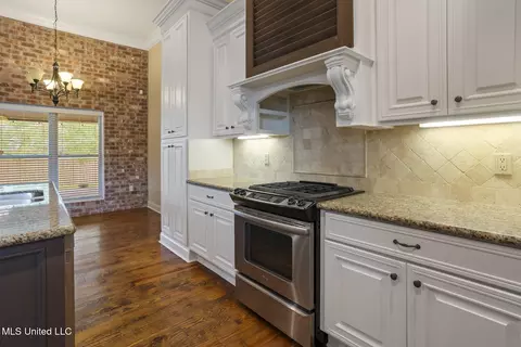 Kitchen - 219 Bellamy Ct, Flowood, MS 39232 photo 2 of 3