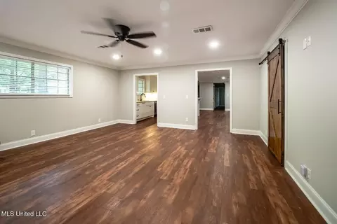 Living - 138 Williams Dr, Florence, MS 39073 photo 3 of 4