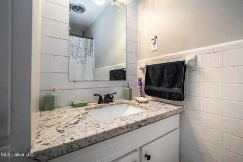 Bath - 138 Williams Dr, Florence, MS 39073 photo 1 of 2