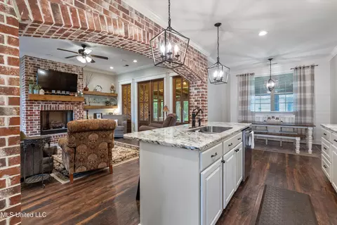 Entry Way - 901 Mill Pond Rd, Lamar, MS 38642 photo 2 of 2
